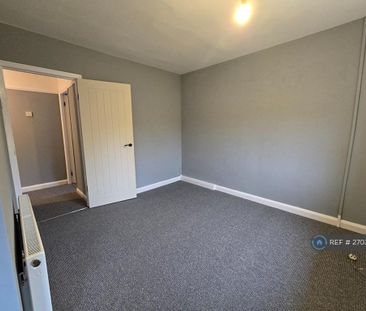 3 bedroom end of terrace house to rent - Photo 4