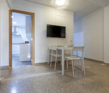 Spacious room in Avenida de la Constitución - Photo 3
