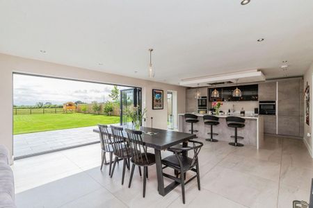 5 bedroom detached house to rent - Photo 4