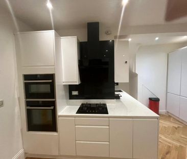 3 bedroom apartment to rent - Photo 6