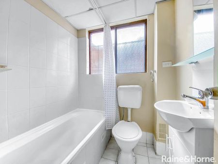 Ground Floor Unit - Photo 2