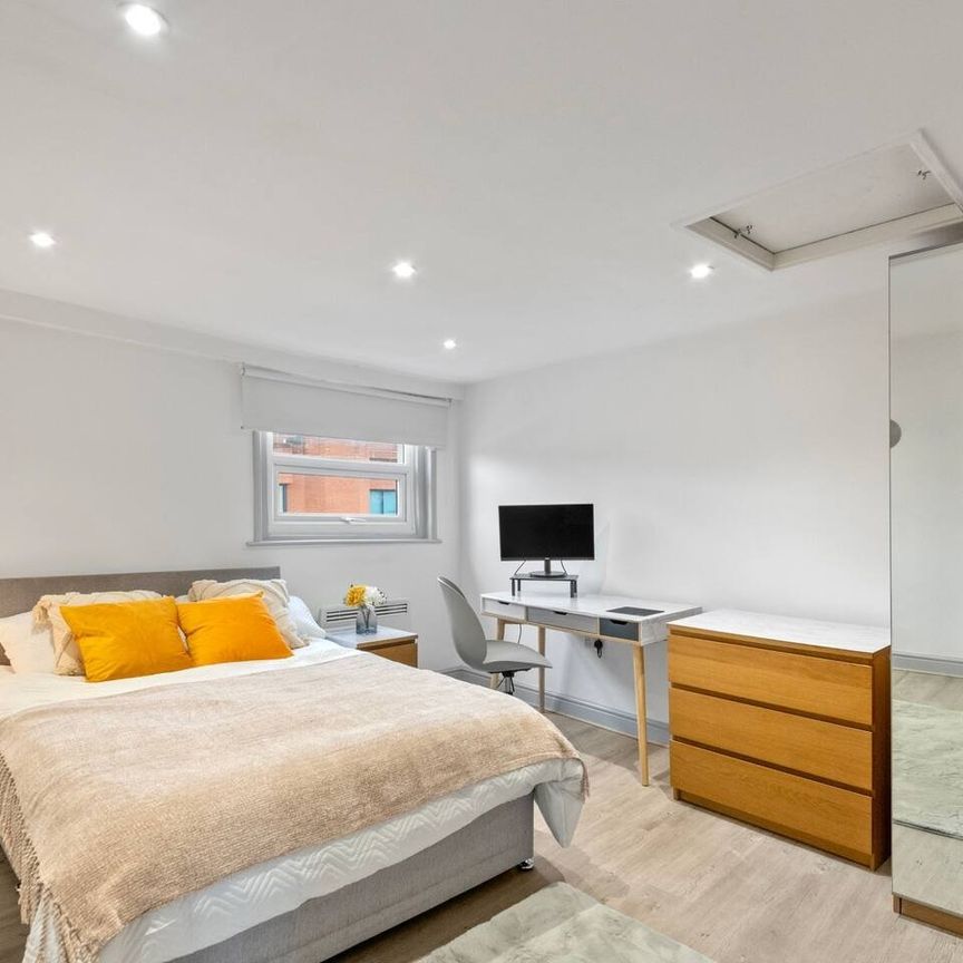 2 Bed Flat, Castle Street, RG1 - Photo 1