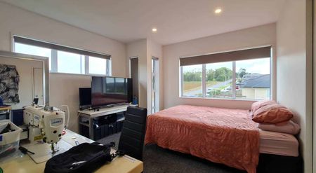 Near-New: Modern Family Living with a View - Photo 4