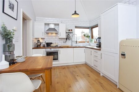 A charming 1 bed apartment located in this fantastic city centre location. - Photo 3