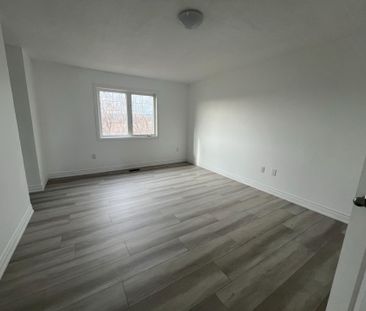 For Lease - 1 HUGHES Street, Collingwood, Ontario - Photo 4