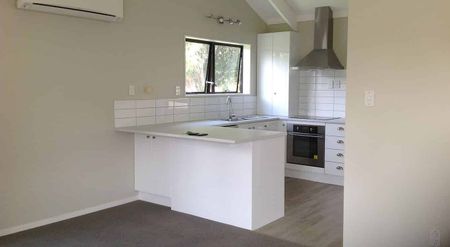 Sunny two bedroom home in quiet street - Photo 4