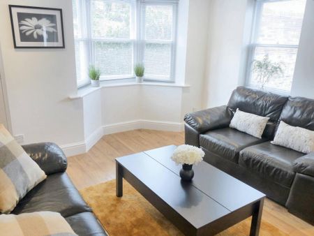 2 bedroom mews to rent - Photo 2