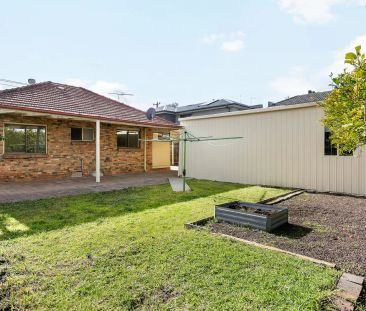 Family Comfort in Prime Glenroy Location - Photo 3