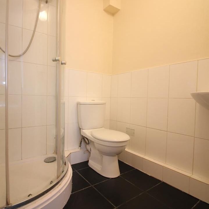 Hanworth Road, Hounslow - Photo 2