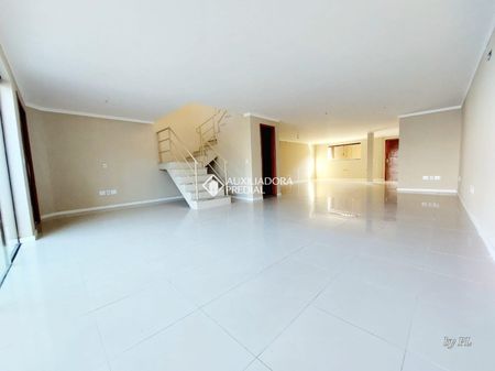 Casa com 3 quartos e 208m² para alugar em Hípica, Porto Alegre. - Photo 5