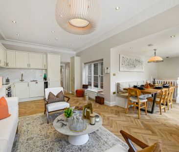 2 bedroom flat in South Kensington - Photo 1