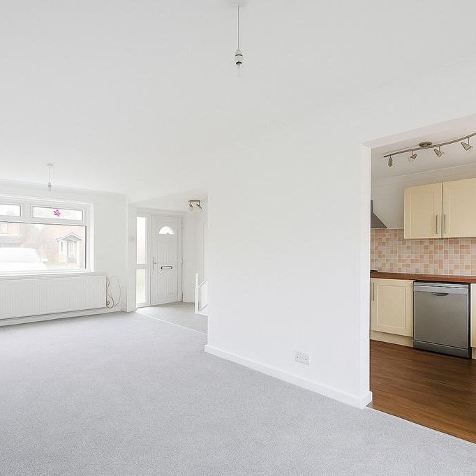 3 bedroom semi-detached house to rent - Photo 1