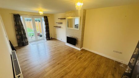 3 bedroom semi-detached house to rent - Photo 2