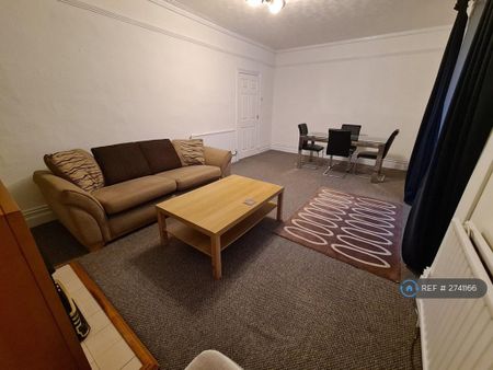2 bedroom flat to rent - Photo 4
