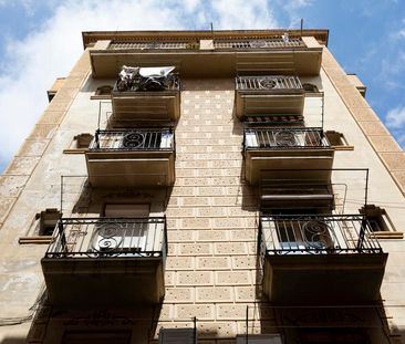 Newly renovated One-Bedroom Barceloneta Apartment with Balcony - Photo 2