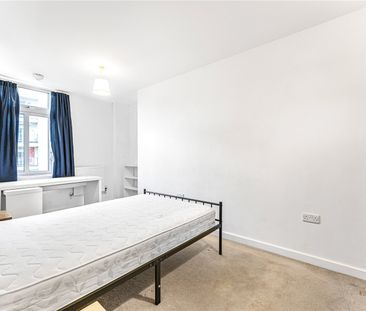 Coral Apartments, Salton Square, London, E14 7GL - Photo 2