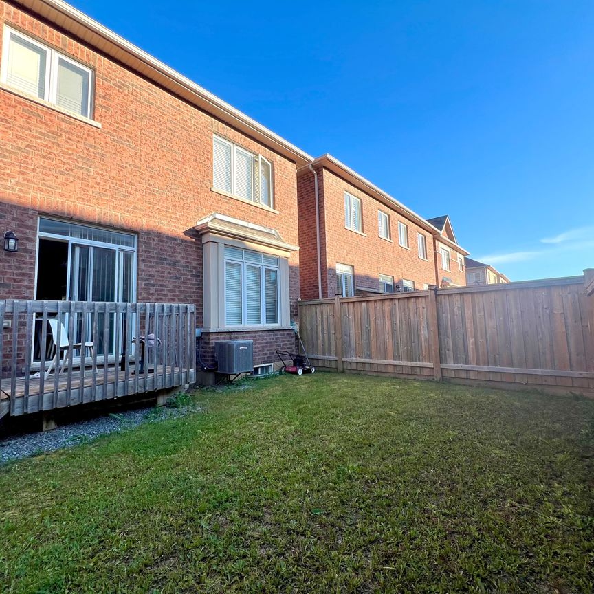 For Lease - 103 Huguenot Road, Oakville, Ontario - Photo 1