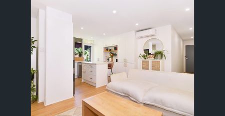 Renovated Beachside Apartment with Dual Balconies - Moments to Dee Why Beach - Photo 2