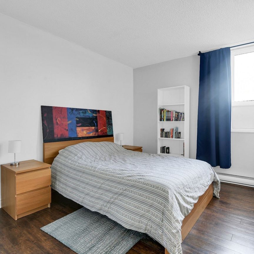 For Lease - 2000 Jasmine Crescent Unit# 811, Beacon Hill North - South and Area, Ontario - Photo 1