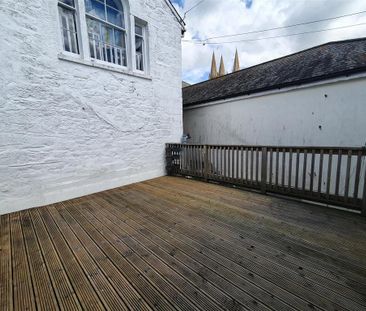 2 bedroom flat to rent - Photo 2