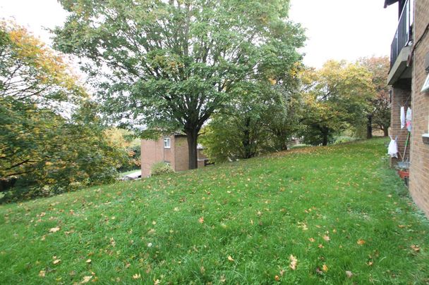 Cotswold Way, High Wycombe - Photo 1