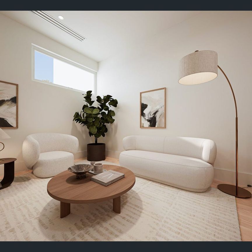 3 Storey Residence - 4 or 5 bedrooms you choose! - Photo 1
