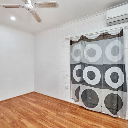 LARGE FAMILY HOME IN A GREAT LOCATION! - Photo 5