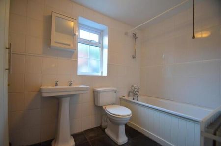 3 bedroom semi-detached house to rent - Photo 4
