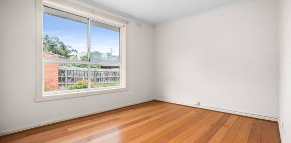 SPACIOUS | TWO BEDROOM | QUIET BLOCK - Photo 2