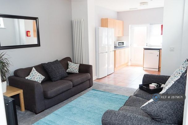 6 bedroom end of terrace house to rent - Photo 1