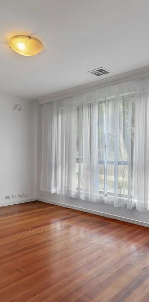 FRESHLY UPDATED VILLA UNIT IN PRIME PARKDALE LOCATION! - Photo 2