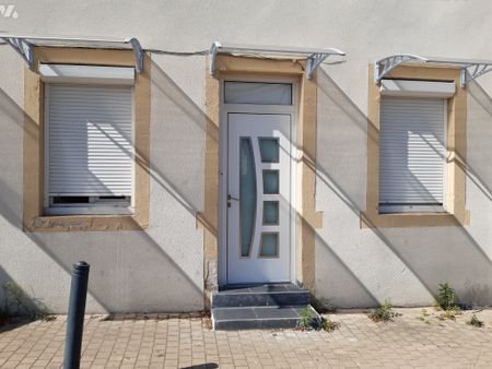 APPARTEMENT F3 / 51C rue de Paris 71530 CHAMPFORGUEIL - Photo 2