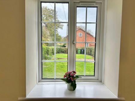 3 bedroom Delightful Three Bedroom Cottage to rent - Photo 4