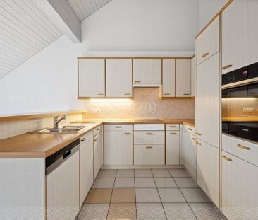 Charming attic apartment with fireplace - Foto 1