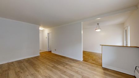 10-20 Bergamot Ave - Photo 3