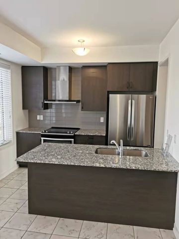 For Lease - 209 Harding Park Street, Newmarket, Ontario - Photo 4