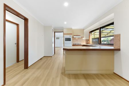 16 Lauren Drive, Hampton Park VIC - Photo 5