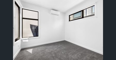 STUNNING BRAND NEW TWO BED TOWNHOUSE! - Photo 2