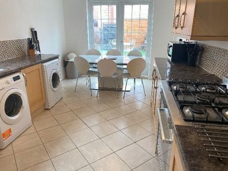 6 bedroom house to rent - Photo 3