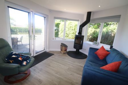 4 bedroom detached house to rent - Photo 2