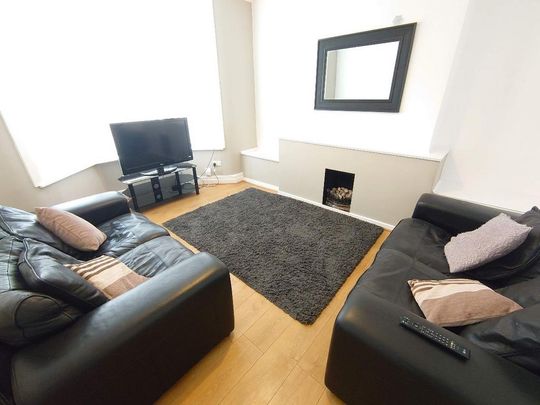 4 bedroom terraced house to rent - Photo 1