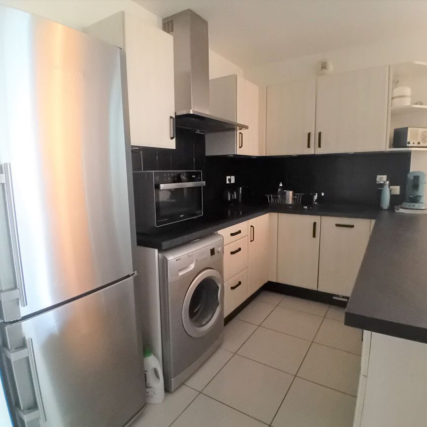 AIX LA DURANNE APPARTEMENT T3 MEUBLE AVEC TERRASSE ET GARAGE, - Photo 1