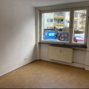Großzügige Vierzimmer Wohnung im Hochparterre mit Balkon – Zeitmietvertrag bis 31.08.2028! - Photo 1