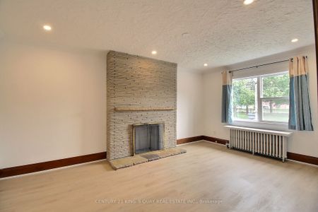 Semi-Detached Home For Lease | C8119176 - Photo 5