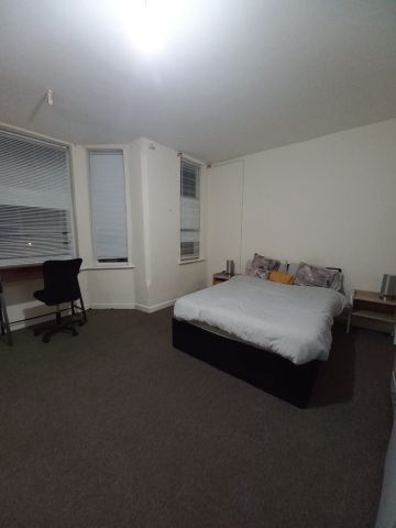 1 Bed Flat, Colwick Road, NG2 - Photo 3