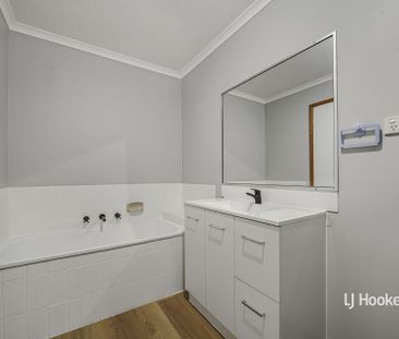 10 Intervale Drive, Wyndham Vale VIC, Belconnen - Photo 3