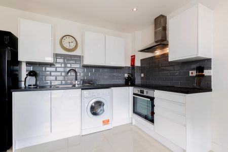 two bedroom - Photo 4