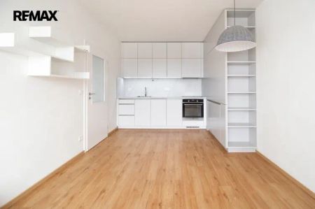 Pronájem bytu 2+kk s garážovým stáním, Pardubice - Čtvrť Nová Tesla - Fotografie 4