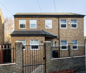 4 bedroom detached house to rent - Photo 3