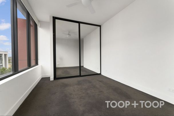 Secure & Contemporary Apartment - Photo 1